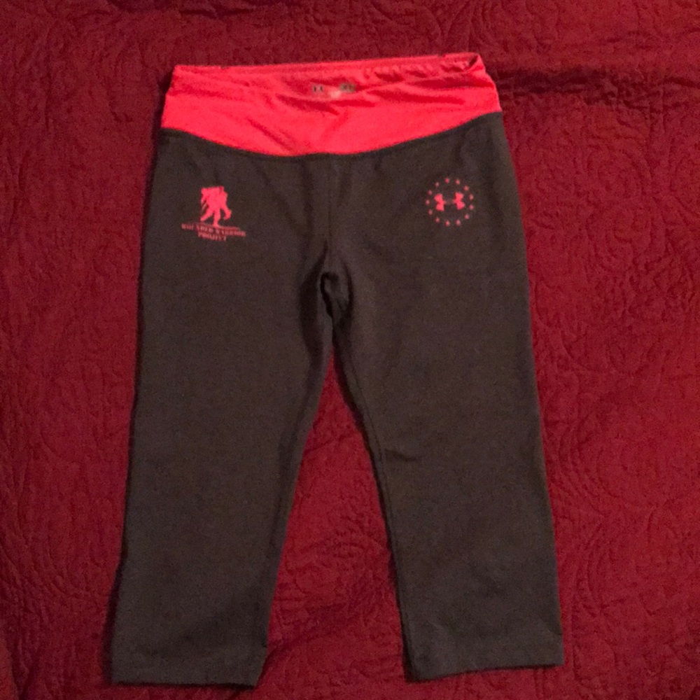 Under Armour gray cropped leggings